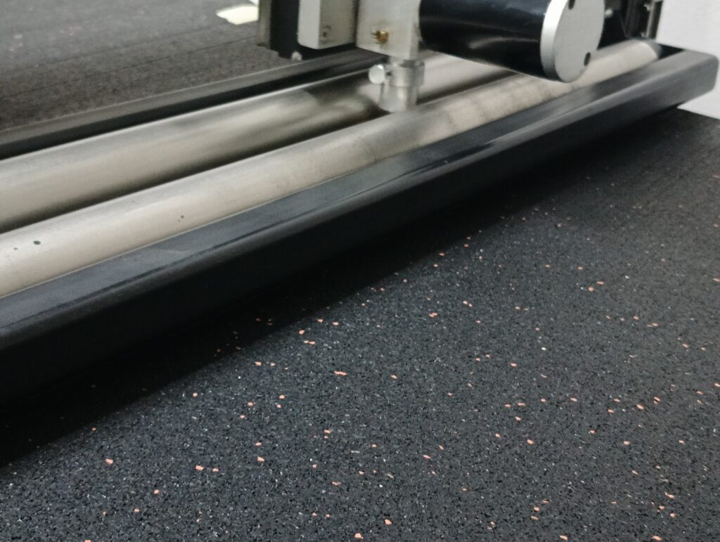 Krojenie maty antypoślizgowej